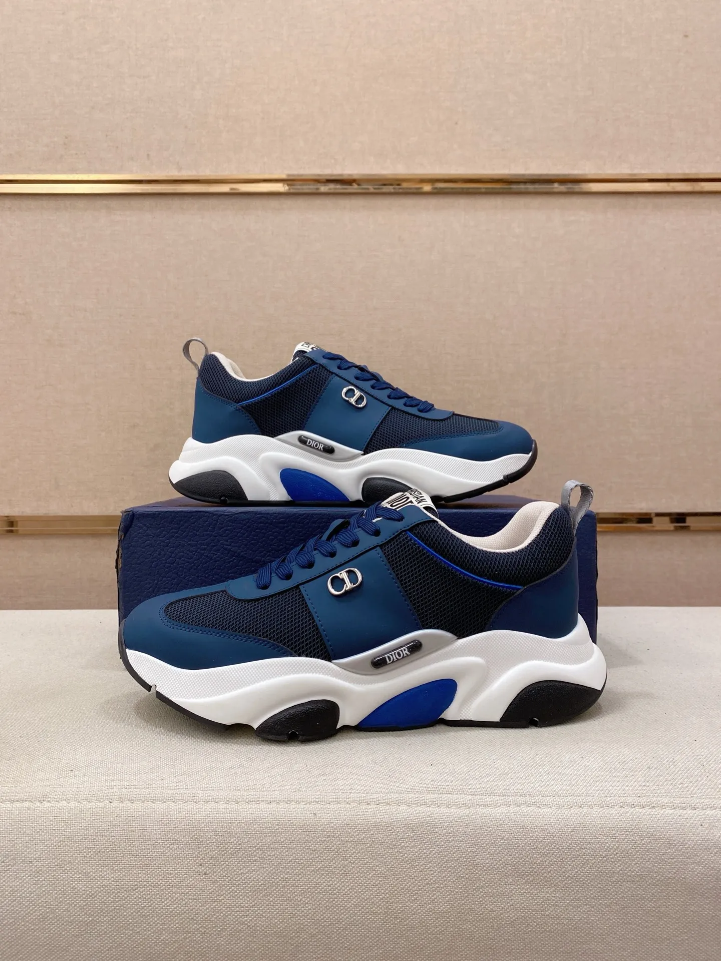 Men's shoes💰 462💰🇮🇹🇮🇹Dior d The new model is on sale at the same time at the counter. The upper 🇮🇹 is imported Italian first-layer cowhide, and the lining is fully imported sheepskin 💪💪. It is a complete 1⃣️ to 1⃣️ replica 🇮🇹💪💪, ⚠ Sole: The original sole is specially provided by the original factory. The exclusive movable molded sole is super comfortable. ⚠Original factory single goods, 🔍🔍high quality, you can enter and leave the counter at will, welcome to compare⚠. Code number: 38-44. Can be customized 45-46.